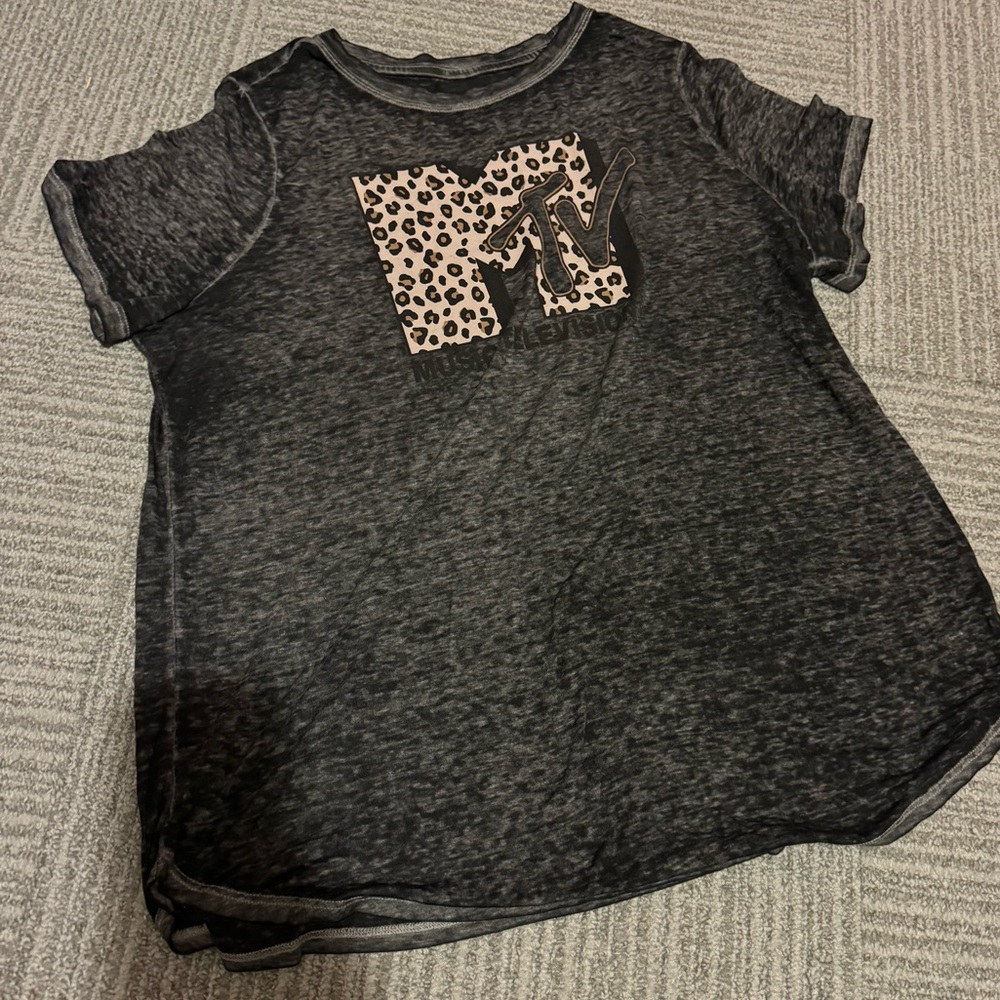 cheetah print mtv graphic tee